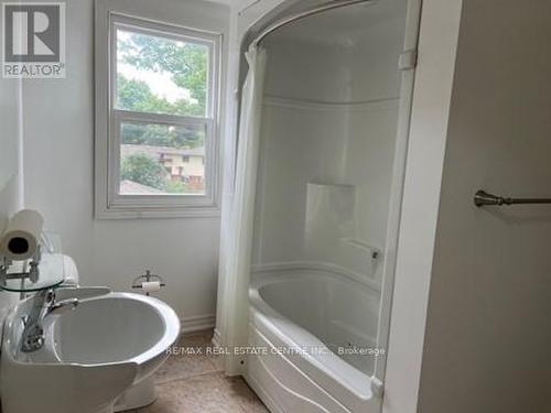 6648 Dunn Street, Niagara Falls, ON - Indoor Photo Showing Bathroom