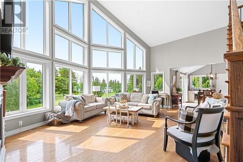 951 Corktown Road, Merrickville, ON - Indoor Photo Showing Living Room