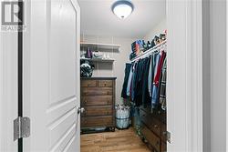 Walk-in closet - 