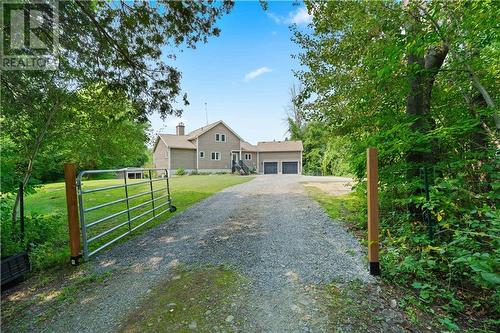 Gated Yard - 951 Corktown Road, Merrickville, ON - Outdoor