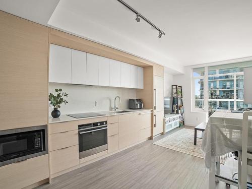 1208-848 Yates St, Victoria, BC - Indoor Photo Showing Kitchen