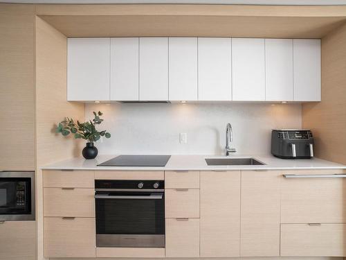 1208-848 Yates St, Victoria, BC - Indoor Photo Showing Kitchen