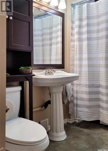 316 Young Street, Rosetown, SK - Indoor Photo Showing Bathroom