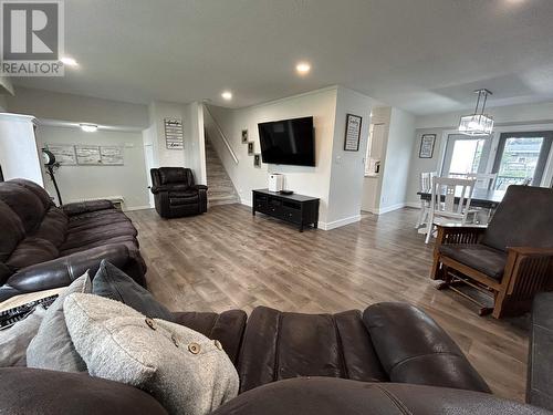 9819 114 Avenue, Fort St. John, BC - Indoor Photo Showing Living Room