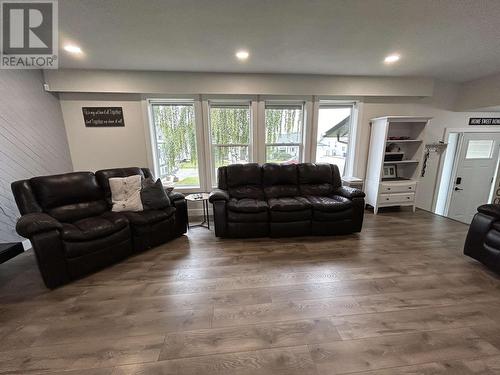 9819 114 Avenue, Fort St. John, BC - Indoor Photo Showing Living Room