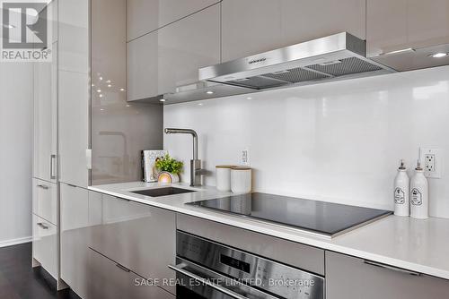 510 - 1 Bloor Street E, Toronto (Church-Yonge Corridor), ON - Indoor Photo Showing Kitchen With Upgraded Kitchen