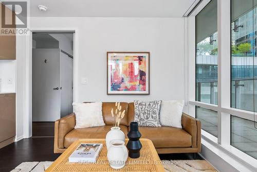 510 - 1 Bloor Street E, Toronto (Church-Yonge Corridor), ON - Indoor Photo Showing Living Room