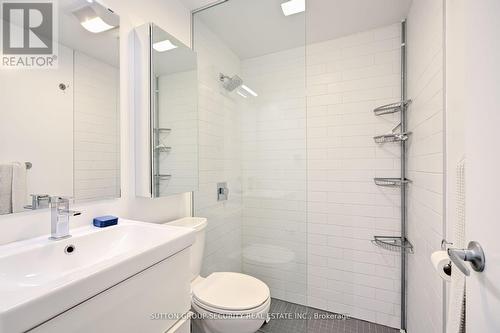 86 Geary Avenue, Toronto (Dovercourt-Wallace Emerson-Junction), ON - Indoor Photo Showing Bathroom