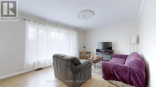 25 Fraser Avenue, Brampton (Downtown Brampton), ON - Indoor Photo Showing Living Room