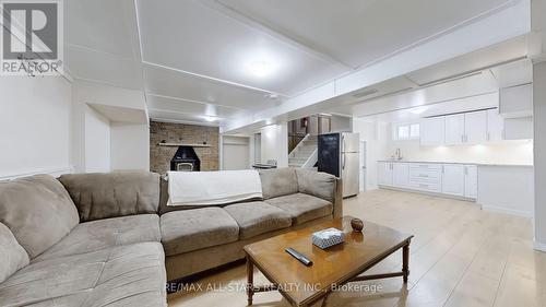 25 Fraser Avenue, Brampton (Downtown Brampton), ON - Indoor Photo Showing Living Room