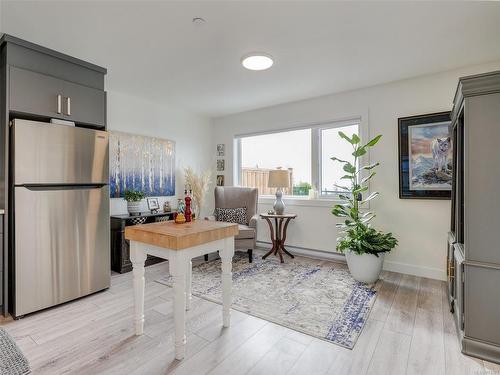 2309 Hudson Terr, Sooke, BC - Indoor Photo Showing Living Room