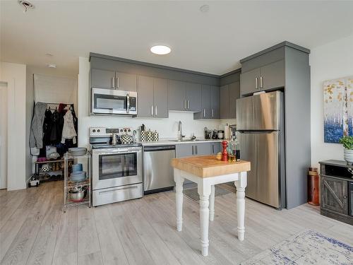 2309 Hudson Terr, Sooke, BC - Indoor Photo Showing Kitchen