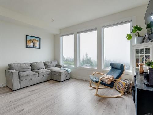 2309 Hudson Terr, Sooke, BC - Indoor Photo Showing Living Room