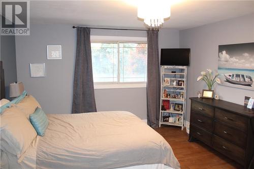 15 Rodney Street, Barrie, ON - Indoor Photo Showing Bedroom