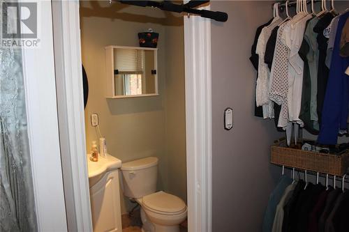 15 Rodney Street, Barrie, ON - Indoor Photo Showing Bathroom