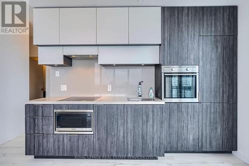 2705 - 8 Eglinton Avenue E, Toronto (Mount Pleasant West), ON - Indoor Photo Showing Kitchen