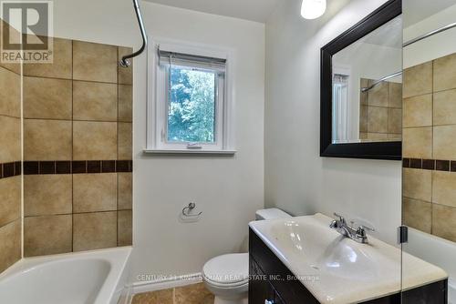 2 Citadel Drive, Toronto (Bendale), ON - Indoor Photo Showing Bathroom