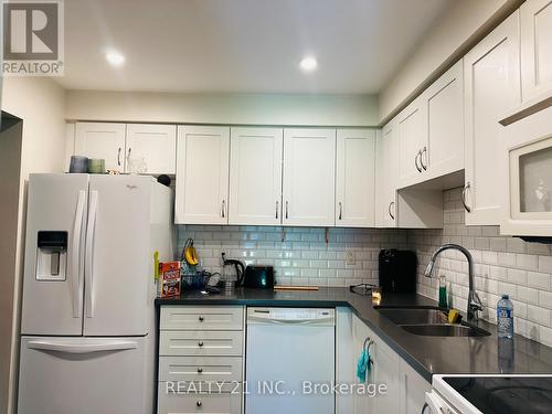 62 - 1610 Crawforth Street, Whitby (Blue Grass Meadows), ON - Indoor Photo Showing Kitchen With Double Sink