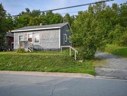 21 Mountain Avenue  Dartmouth, NS B2X 1E9