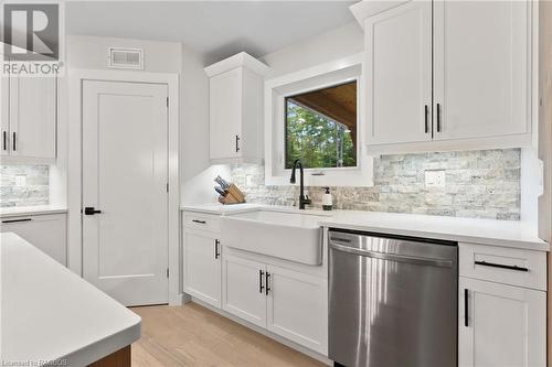 668 Bruce Road 9, South Bruce Peninsula, ON - Indoor Photo Showing Kitchen With Upgraded Kitchen