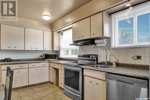 1000 Horace Street, Regina, SK - Indoor Photo Showing Kitchen With Double Sink