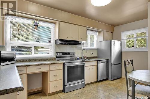 1000 Horace Street, Regina, SK - Indoor Photo Showing Kitchen