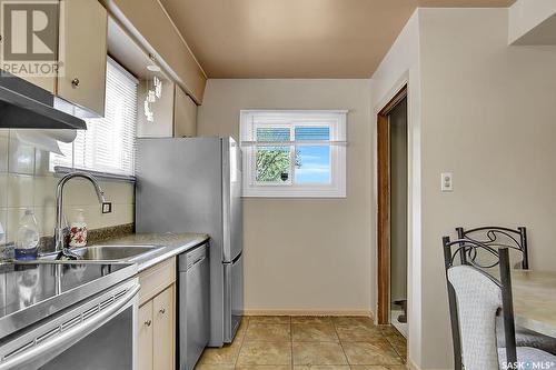 1000 Horace Street, Regina, SK - Indoor Photo Showing Kitchen With Double Sink