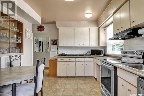 1000 Horace Street, Regina, SK - Indoor Photo Showing Kitchen