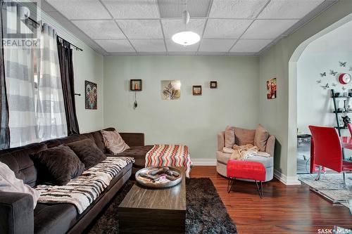 815 H Avenue N, Saskatoon, SK - Indoor Photo Showing Living Room