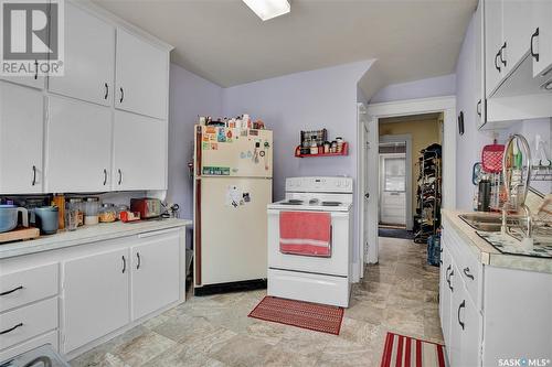 815 H Avenue N, Saskatoon, SK - Indoor Photo Showing Kitchen