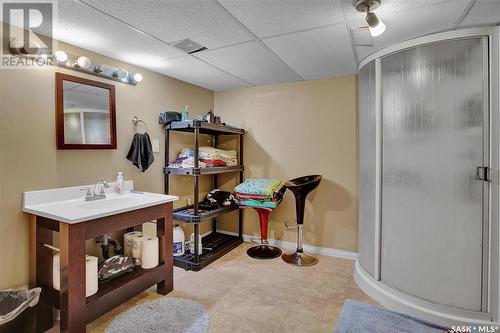 815 H Avenue N, Saskatoon, SK - Indoor Photo Showing Bathroom