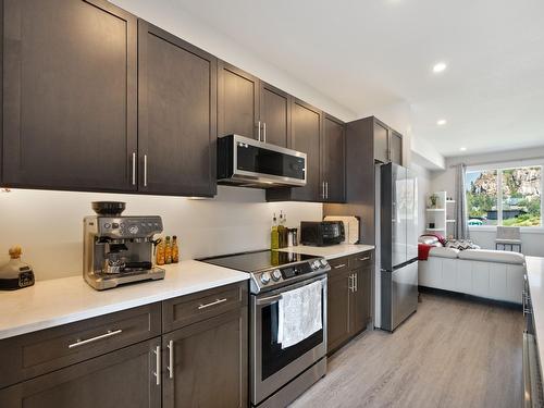 1512 Aspen Lane, Castlegar, BC - Indoor Photo Showing Kitchen