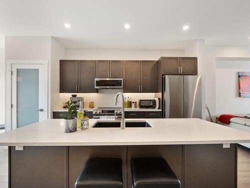 1512 Aspen Lane, Castlegar, BC - Indoor Photo Showing Kitchen With Double Sink With Upgraded Kitchen