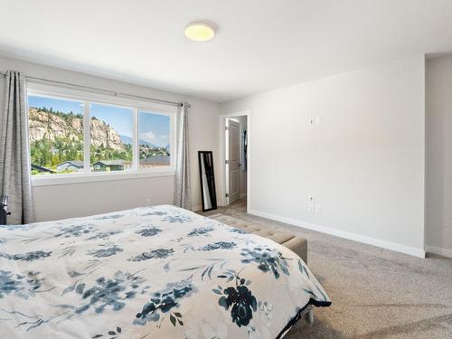 1512 Aspen Lane, Castlegar, BC - Indoor Photo Showing Bedroom