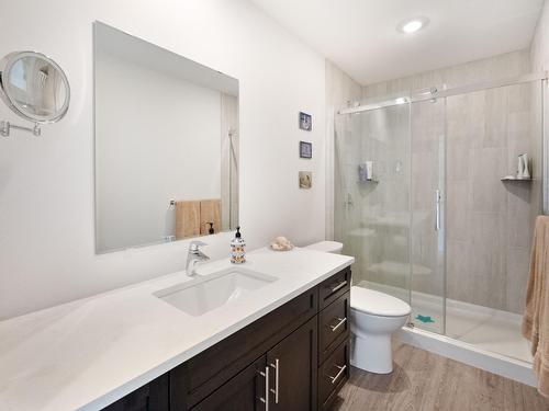 1512 Aspen Lane, Castlegar, BC - Indoor Photo Showing Bathroom