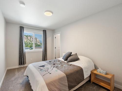 1512 Aspen Lane, Castlegar, BC - Indoor Photo Showing Bedroom