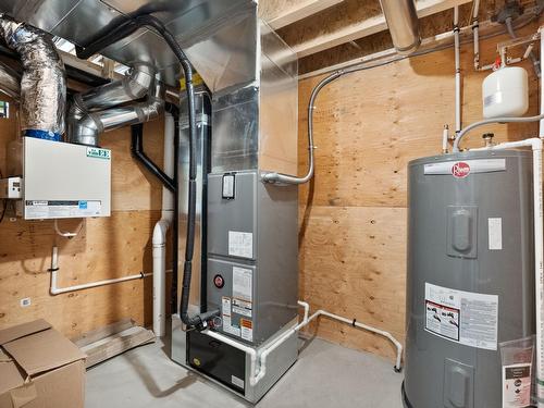 1512 Aspen Lane, Castlegar, BC - Indoor Photo Showing Basement