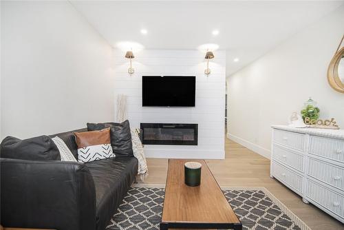 385 Westwood Avenue, Crystal Beach, ON - Indoor Photo Showing Living Room With Fireplace