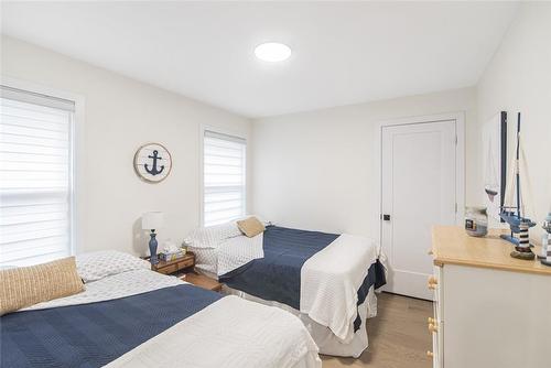 385 Westwood Avenue, Crystal Beach, ON - Indoor Photo Showing Bedroom