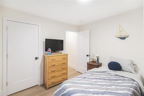 385 Westwood Avenue, Crystal Beach, ON - Indoor Photo Showing Bedroom