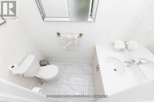 11 Grierson Trail, Hamilton (Waterdown), ON - Indoor Photo Showing Bathroom