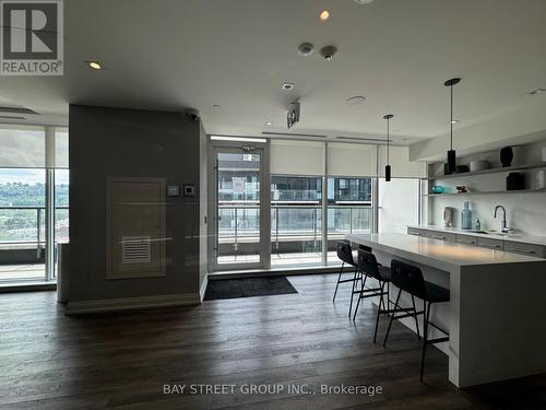 1207 - 212 King Williams Street, Hamilton (Beasley), ON - Indoor Photo Showing Kitchen With Upgraded Kitchen