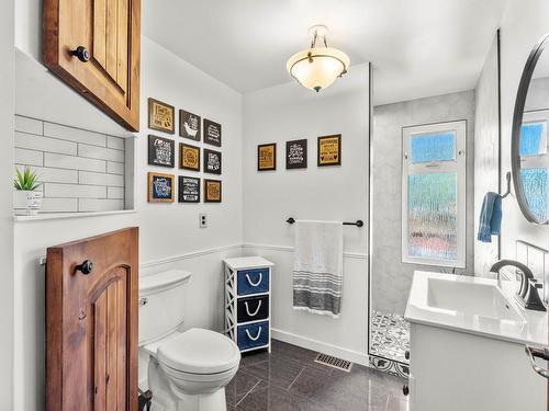 162 Zirnhelt Road, Kamloops, BC - Indoor Photo Showing Bathroom