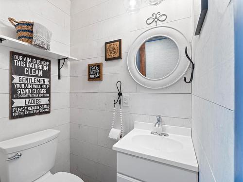 162 Zirnhelt Road, Kamloops, BC - Indoor Photo Showing Bathroom