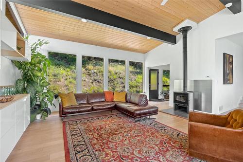 8250 Sun Valley Road, Kelowna, BC - Indoor Photo Showing Living Room With Fireplace