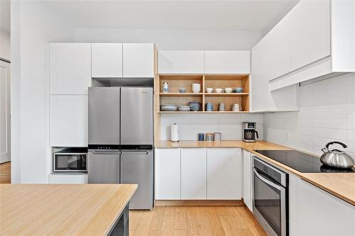 8250 Sun Valley Road, Kelowna, BC - Indoor Photo Showing Kitchen With Stainless Steel Kitchen