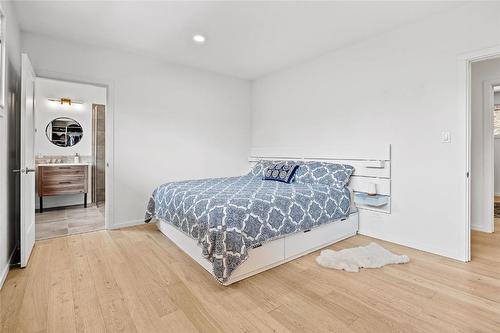 8250 Sun Valley Road, Kelowna, BC - Indoor Photo Showing Bedroom