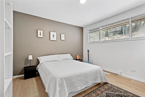 8250 Sun Valley Road, Kelowna, BC - Indoor Photo Showing Bedroom