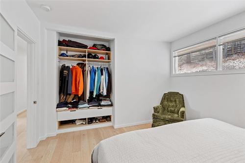 8250 Sun Valley Road, Kelowna, BC - Indoor Photo Showing Bedroom