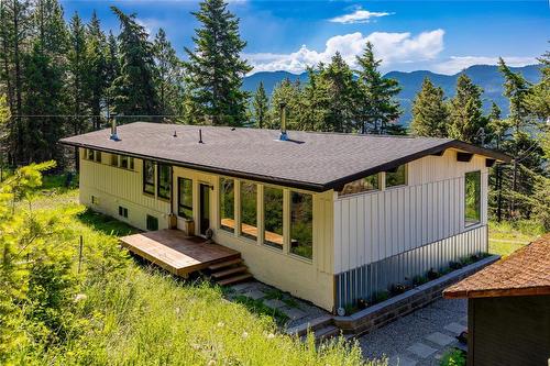 8250 Sun Valley Road, Kelowna, BC - Outdoor